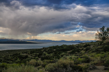 Fototapeta na wymiar Storm clouds over mono lake