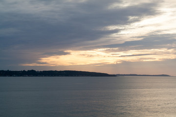 Fototapeta na wymiar Sonnenuntergang an der Küste (1)