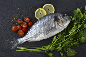 Orata pomodori e prezzemolo