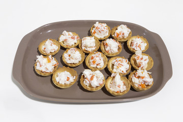 Tartaletas rellenas de queso y marisco