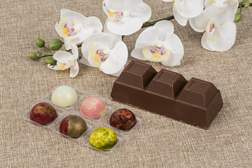 Bombones, chocolate y orquídeas.