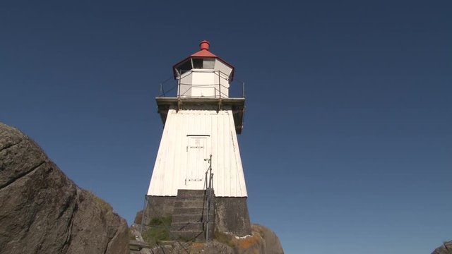 Norwegen, Norge, Lofoten, Hogsund, Leuchtturm, Fyr, Turm, Befeuerung, Hogsund Fyr, K&uuml;ste, Ufer, Markierung, Insel, Steg, Mole, Hafen, Dorf, Siedlung, Position