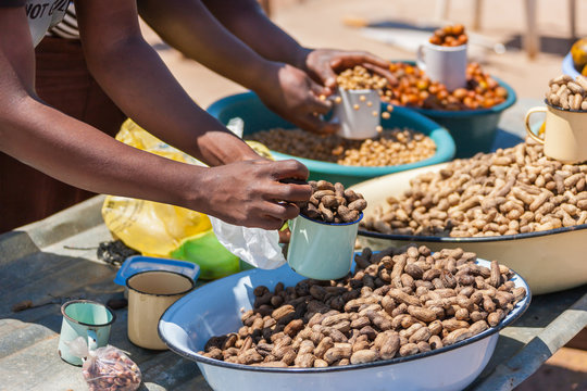 african street vendors selling traditional food