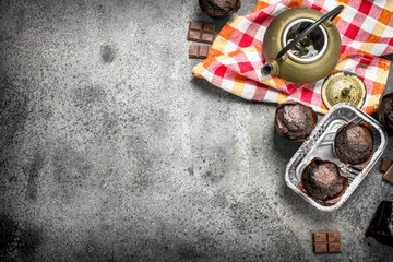 Chocolate muffins with hot tea.