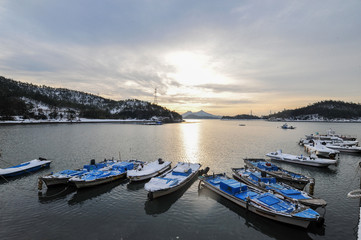 Fototapeta na wymiar Winter Morning Landscape of Fishing Villages in Korea