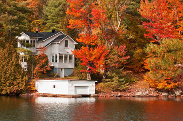Fototapeta na wymiar la maison sur le lac