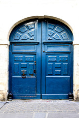 Obraz na płótnie Canvas blue door in Paris France