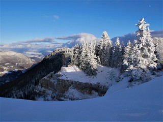 Fototapeta na wymiar randonnée hivernale creux du van