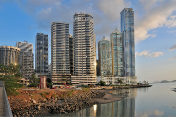 View of Panama City   © robnaw