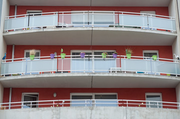 détail balcons sur immeuble moderne