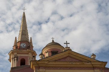 Corsica, 03/09/2017: vista della Chiesa Santa Maria Maggiore, la chiesa cattolica rosa e gialla...