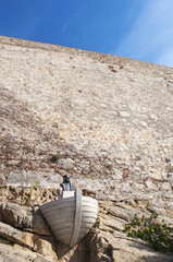 Corsica, 01/09/2017: il monumento commemorativo a Cristoforo Colombo sulle antiche mura della...