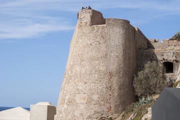 Corsica, 01/09/2017: dettagli architettonici delle antiche mura della Cittadella arroccata di...