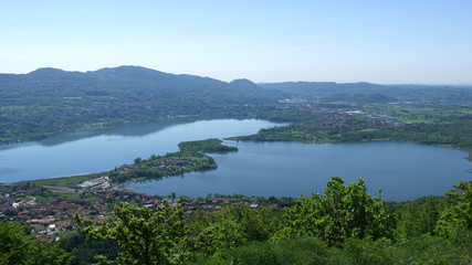 Fototapeta na wymiar Panorama del lago di Annone