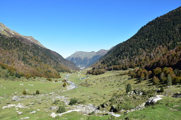Fototapeta na wymiar Tal in Frankreich in den Pyrenäen