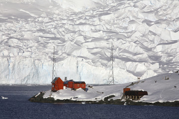 Argentine research base - Paradise Bay - Antarctica © mrallen