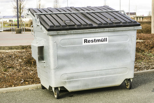 Grosser Muellcontainer