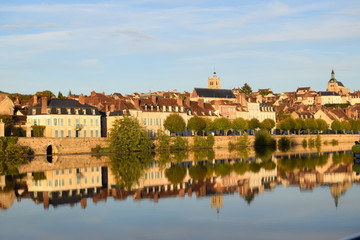 Fototapeta na wymiar River in Yonne
