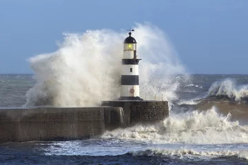 Gordijnen Waves crashing over Seaham Lighthouse © mrallen
