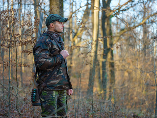 Obraz premium Hunter with shotgun