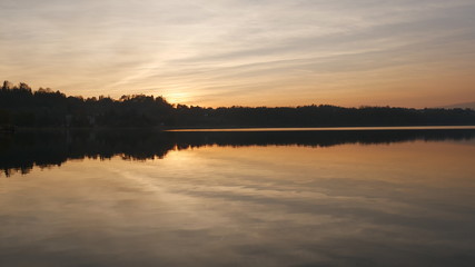 Naklejka na ściany i meble Colori del tramonto sul lago