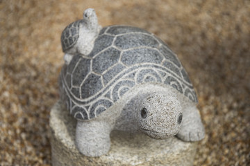 亀の親子　石像