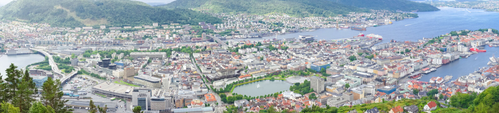 Stadtpanorama von Bergen vom Aussichtspunkt Floyen, Norwegen