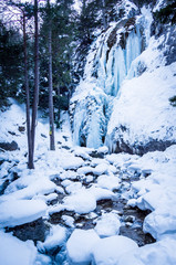 Fototapeta na wymiar Wasserfall Winter