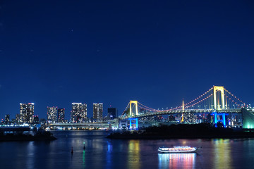 Fototapeta na wymiar Night view of Rainbow Bridge, Odaiba Tokyo, Japan