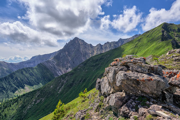 Fototapeta premium Stone fragment of rock on mountain pass