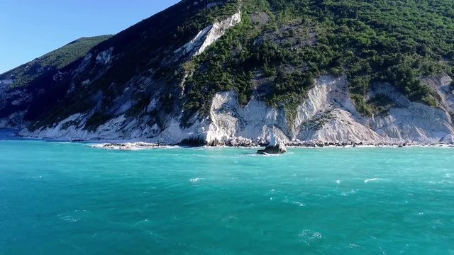 Italia aprile 2017 - sorvolando con drone dji la vela di Portonovo nel parco del monte Conero in provincia di Ancona