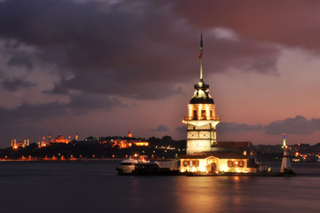 Obraz premium Maiden's Tower in istanbul, Turkey (KIZ KULESI - USKUDAR)