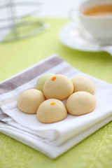 Mochi on towel green and Tea for Lunch Break