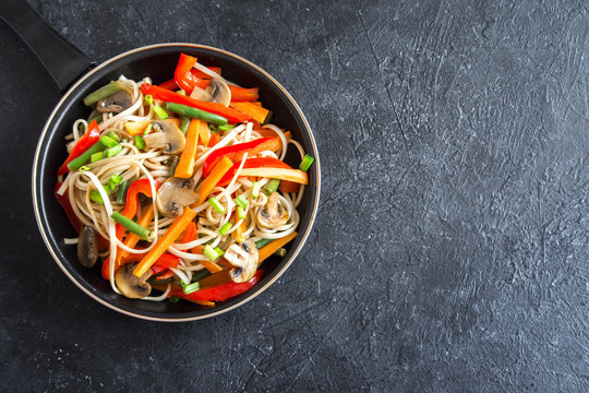 Stir fry with noodles and vegetables