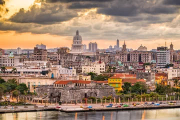 Foto op Plexiglas anti-reflex Havana, oude binnenstad van Cuba © SeanPavonePhoto