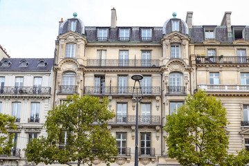 Fototapeta na wymiar Building in Avenue des Champs Elysees, Paris, France