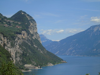 Lago di garda in una giornata d'estate