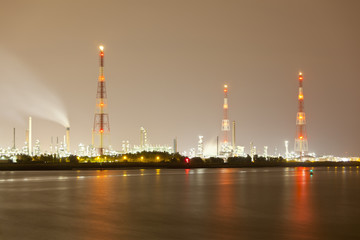 Fototapeta premium Refinery And Flare Stack At Night
