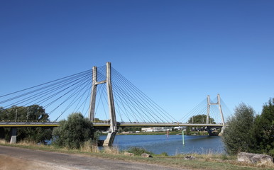 Fototapeta na wymiar Pont à Hauban: Chalon-sur-Saône.