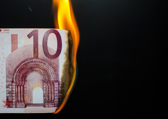 Burning ten euro