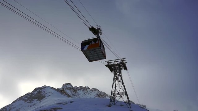 Funivia che porta a Marmolada