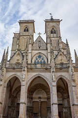 Fototapeta na wymiar Collégiale Notre-Dame de Semur-en-Auxois - Church in A Scenic Pittoresque Medieval Town