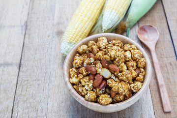 Popcorn caramel mix macadamia and almond taste