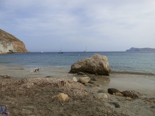 Cala de San Pedro (Cabo de Gata Almeria) en Las Negras en Nijar (Andalucia,España) Playa hippy de aguas cristalinas