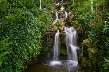 Fototapeta na wymiar Waterfall thabor park, Rennes city, Brittany, France