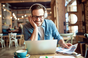 Student at coffeehouse