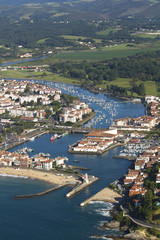 Fototapeta na wymiar Vue aérienne du port de Saint-Jean-de-Luz