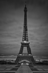 Bland & White of the Eiffel tower