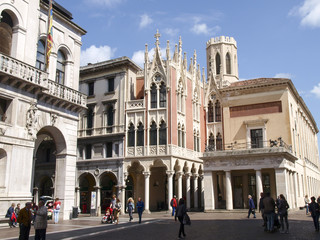 Fototapeta na wymiar Squares and alleys of Padova