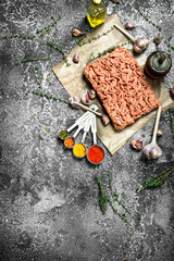 Minced beef with spices, aromatic herbs and olive oil.